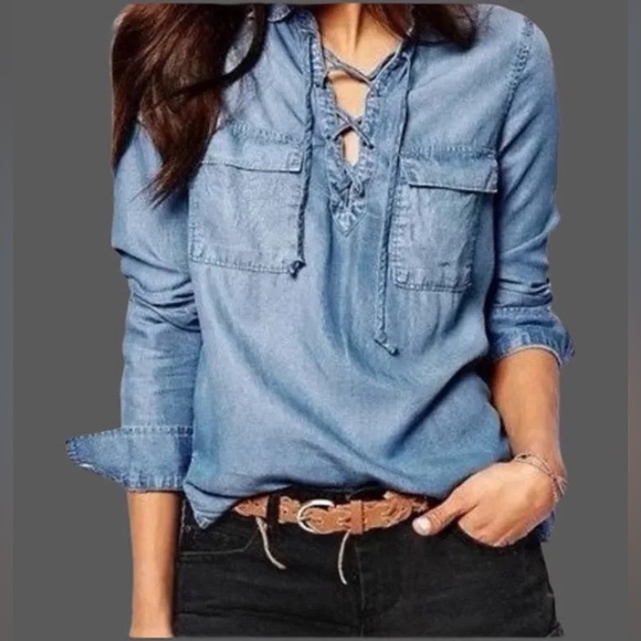 Abercrombie & Fitch Women’s Small Blue Chambray Shirt Pockets Tie Neck‎ - Picture 1 of 9